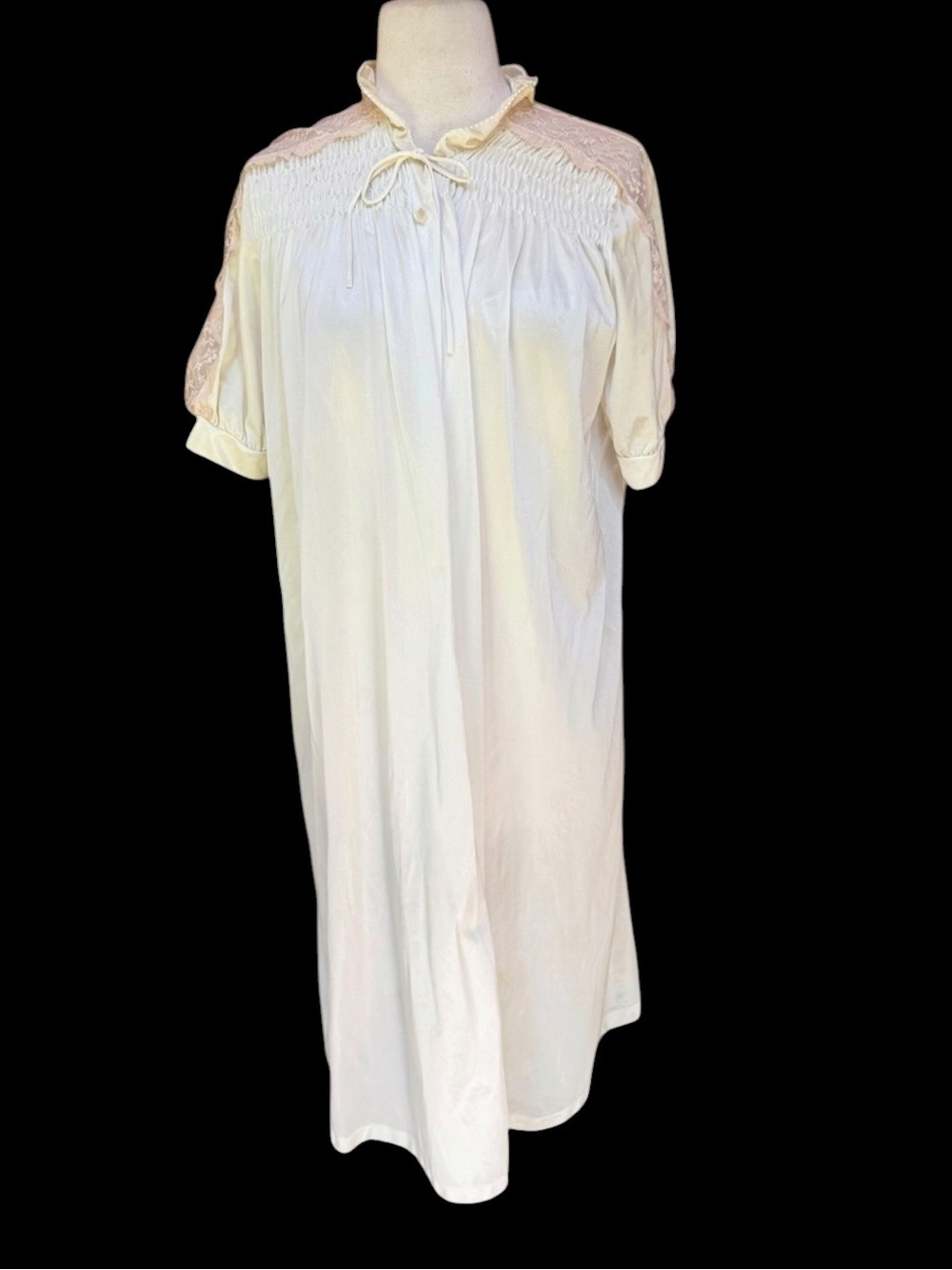 Late 70s/Early 80s Kayser Ivory Enklalure Nylon Pink Lace Shoulder Front Button
